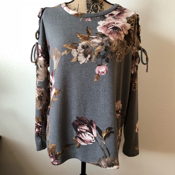 Vision Tops - 🍁Only 1 left!!🍁 Aurora Floral Sweater